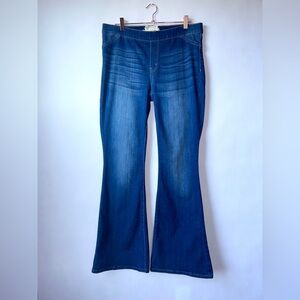 ALTAR'D STATE Woman’s Large Pull on Soft Flared Jeggings Mid Wash Stretchy